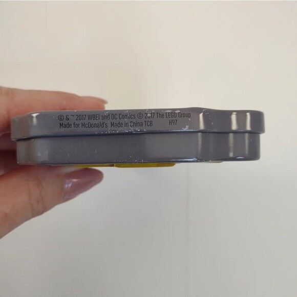 2017 LEGO & DC COMICS WBEI Batman Batwoman McDonald's TIN BOX - Picture 6 of 10